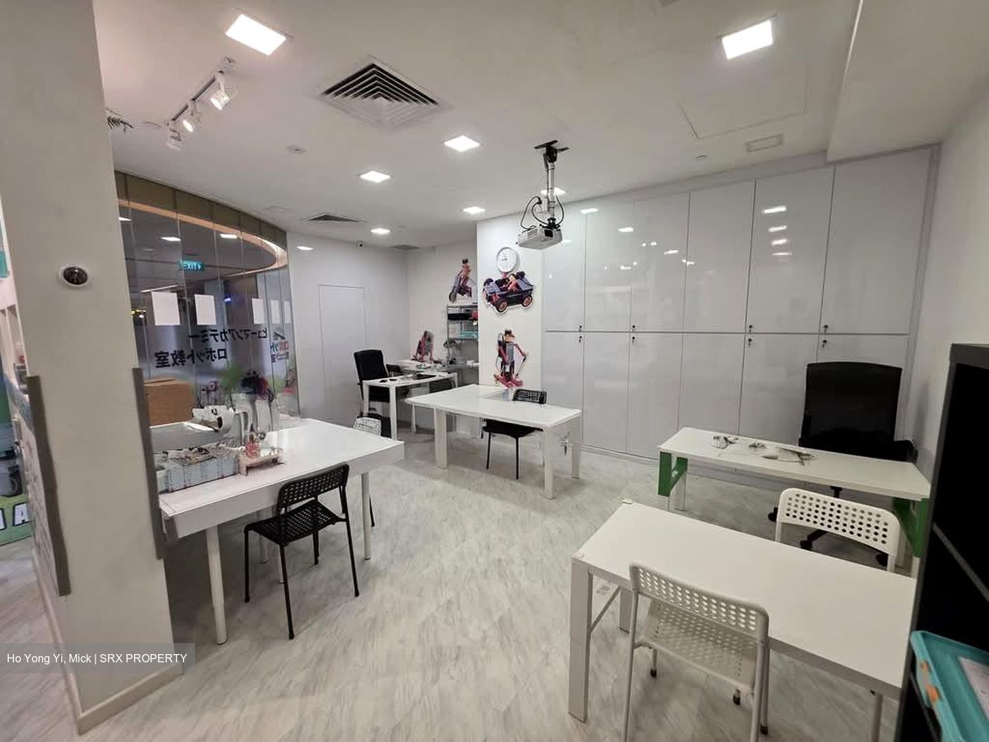 111 Somerset (D9), Retail #567494791